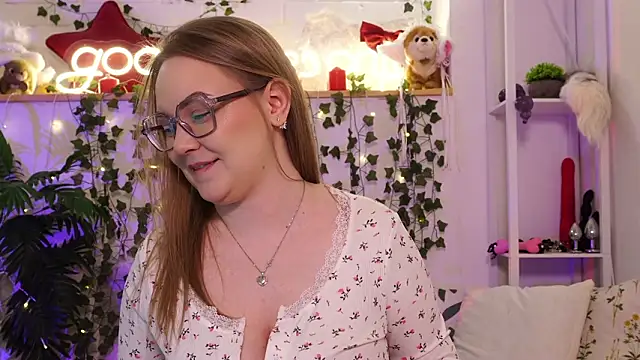 MonicaAsis online show from March 19, 6:08 pm