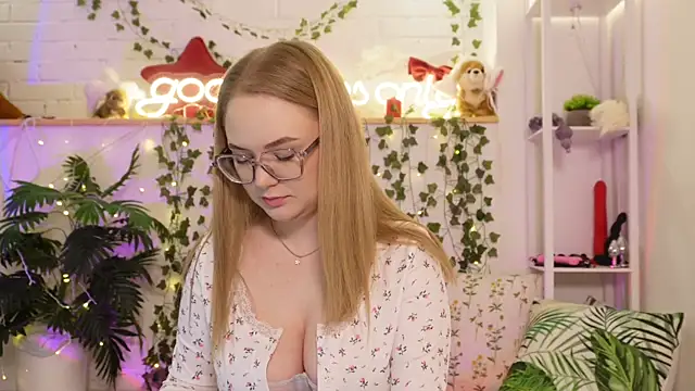 MonicaAsis online show from December 20, 6:11 pm