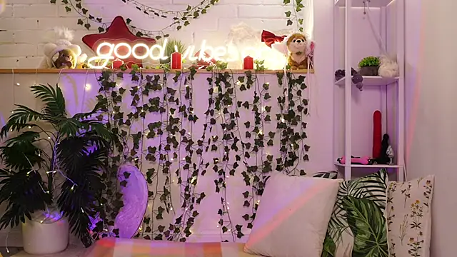 MonicaAsis online show from March 24, 5:57 pm