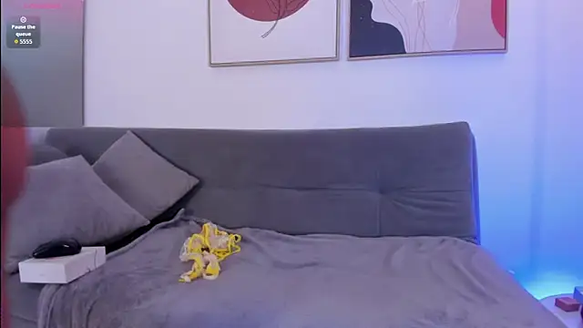 sofiiajones online show from March 28, 3:51 am