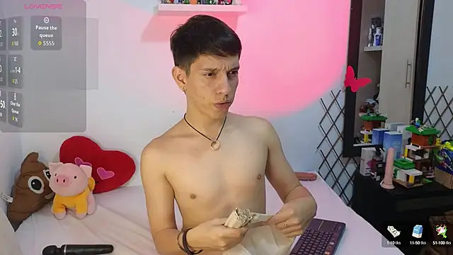 Snapshot of milky__boy_ chatting on October 6, 5:30 am milky boy online show from October 6, 5:30 am