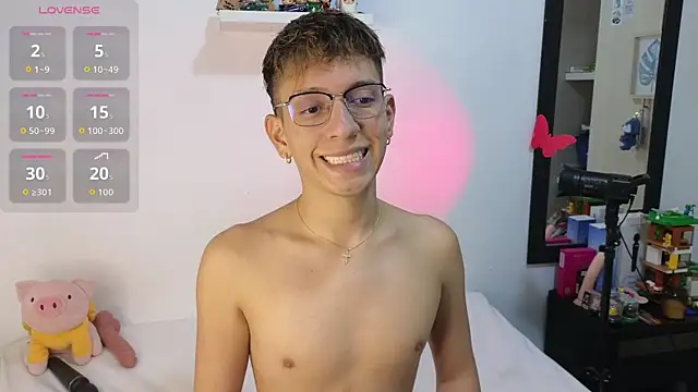 Snapshot of milky__boy_ chatting on July 10, 12:10 am milky boy online show from July 10, 12:10 am