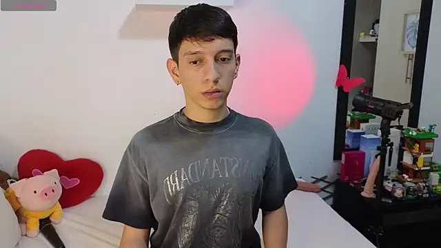 milky  boy  online show from April 7, 11:39 pm