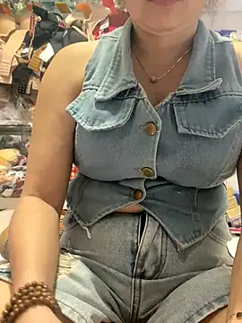 Snapshot of Cesywet chatting on September 26, 6:31 am Cesywet online show from September 26, 6:31 am