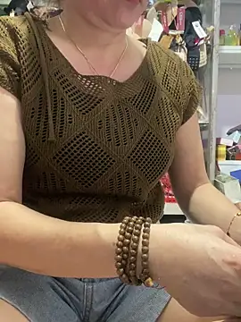 Snapshot of Cesywet chatting on October 8, 4:36 am Cesywet online show from October 8, 4:36 am