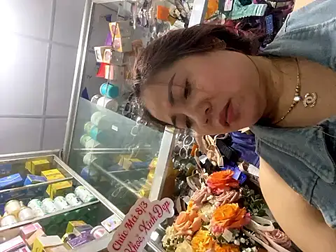 Snapshot of Cesywet chatting on March 10, 10:18 am Cesywet online show from March 10, 10:18 am