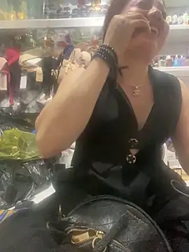 Snapshot of Cesywet chatting on March 8, 10:11 am Cesywet online show from March 8, 10:11 am