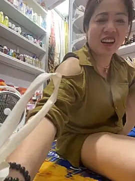 Snapshot of Cesywet chatting on March 4, 7:19 am Cesywet online show from March 4, 7:19 am