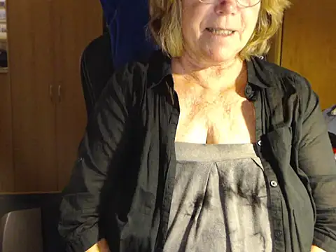 Snapshot of _sunshine__ chatting on February 14, 6:30 pm sunshine online show from February 14, 6:30 pm