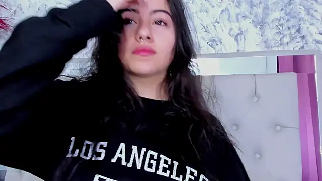 Snapshot of Megan_rossee chatting on December 1, 11:11 am Megan rossee online show from December 1, 11:11 am