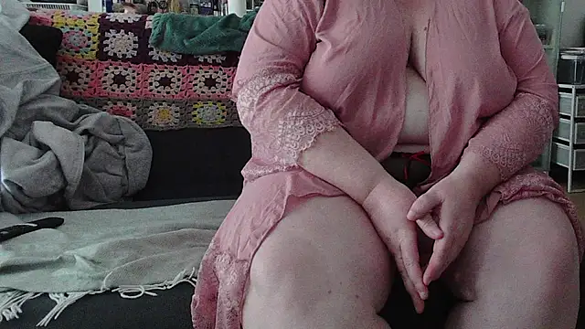 sweet curvy C online show from May 28, 11:49 am