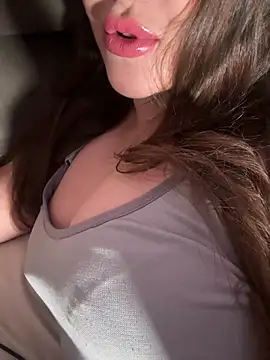 Snapshot of Elinatiranda chatting on July 12, 10:54 pm Elinatiranda online show from July 12, 10:54 pm
