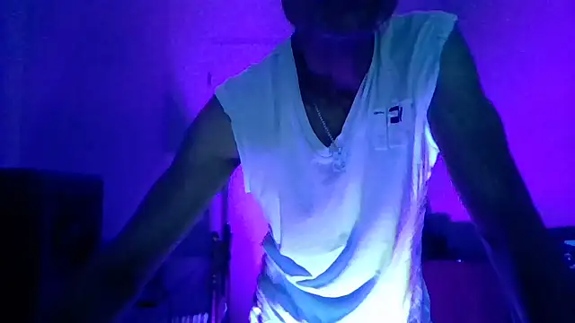 Snapshot of brunoguunot chatting on September 27, 7:42 pm brunoguunot online show from September 27, 7:42 pm