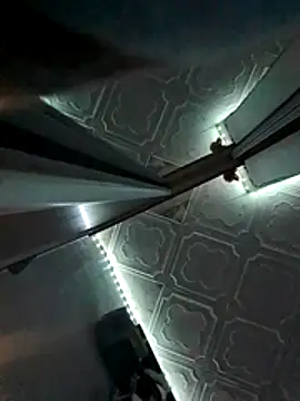 Rowena Vonnie online show from December 5, 5:39 am