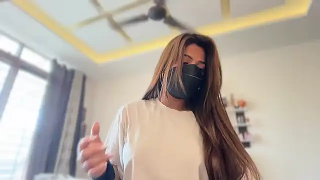 Hotty-Sana online show from February 19, 6:10 am