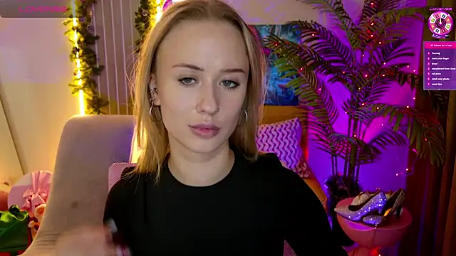 SashaBrooks online show from December 15, 2:01 pm