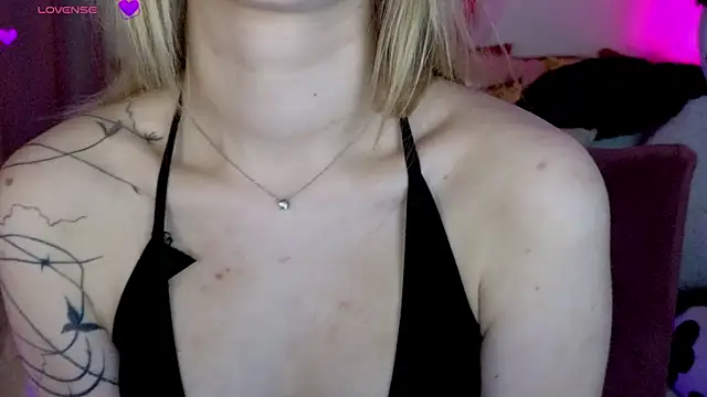 SashaBrooks online show from March 26, 3:10 pm