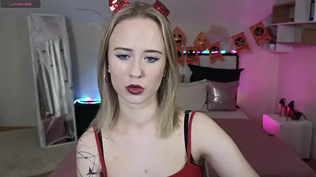 SashaBrooks online show from October 27, 1:34 pm