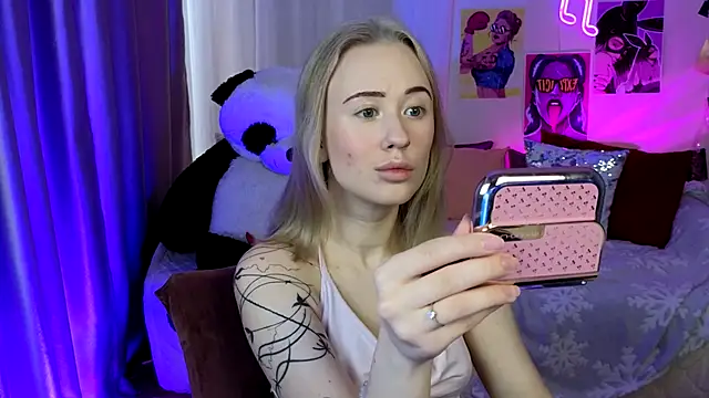 SashaBrooks online show from October 18, 1:35 pm