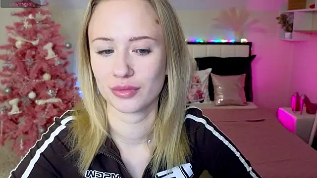 SashaBrooks online show from January 8, 1:50 pm