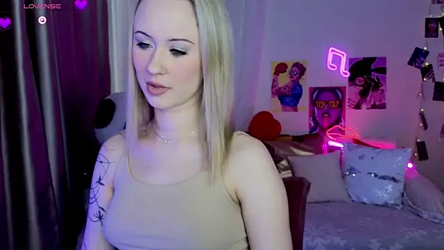 SashaBrooks online show from April 15, 2:10 pm