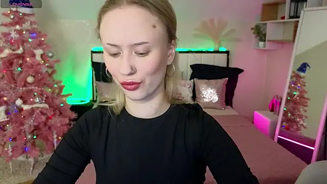 SashaBrooks online show from December 17, 2:11 pm