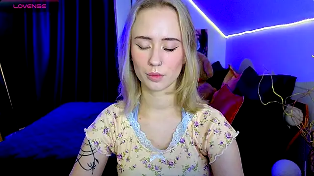 SashaBrooks online show from October 23, 1:54 pm