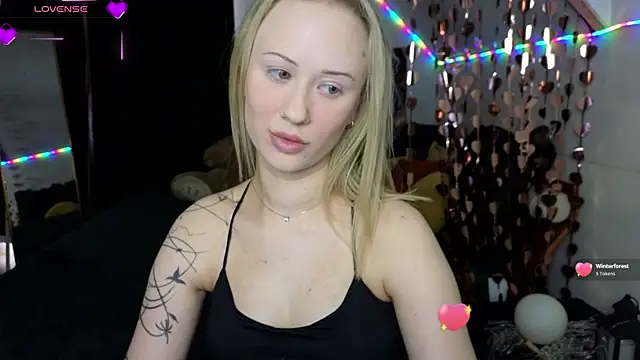 SashaBrooks online show from April 4, 1:39 pm