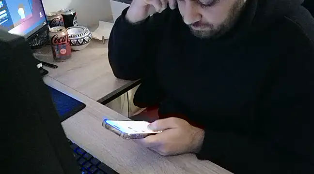 Snapshot of zebymasry chatting on December 6, 10:46 pm zebymasry online show from December 6, 10:46 pm