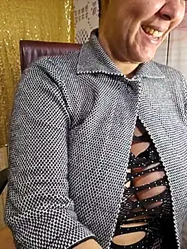 Snapshot of Foxlady2271 chatting on February 16, 11:17 pm Foxlady2271 online show from February 16, 11:17 pm