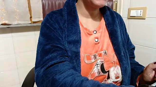 Foxlady2271 online show from December 4, 3:55 pm