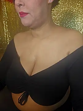 Snapshot of Foxlady2271 chatting on January 8, 10:37 pm Foxlady2271 online show from January 8, 10:37 pm