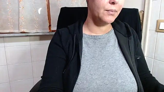 Foxlady2271 online show from March 25, 6:24 am