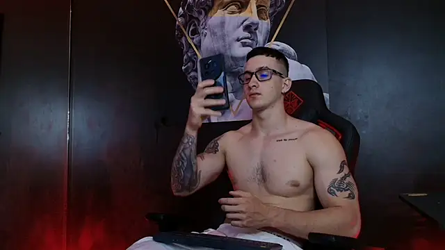 JacksonOlsenn online show from October 30, 9:11 pm