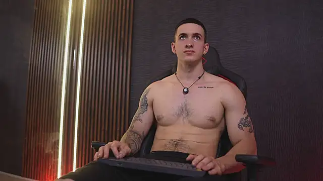 JacksonOlsenn online show from March 25, 8:52 pm