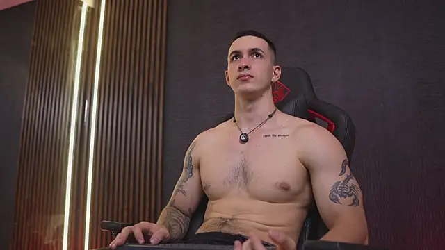 JacksonOlsenn online show from March 19, 9:04 pm