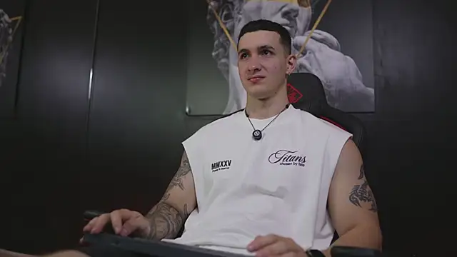 JacksonOlsenn online show from February 1, 9:13 pm