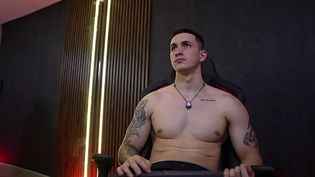 JacksonOlsenn online show from February 10, 8:52 pm