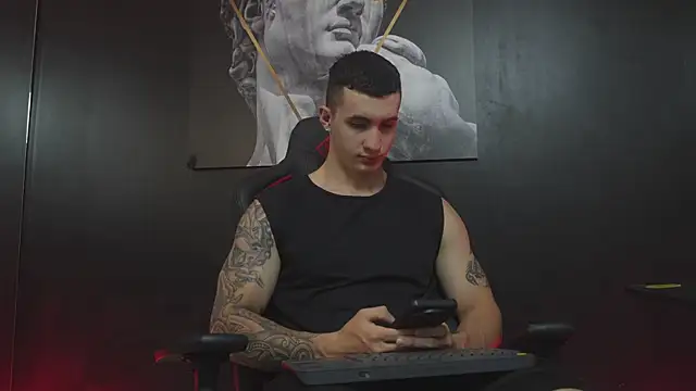 JacksonOlsenn online show from November 28, 8:31 pm