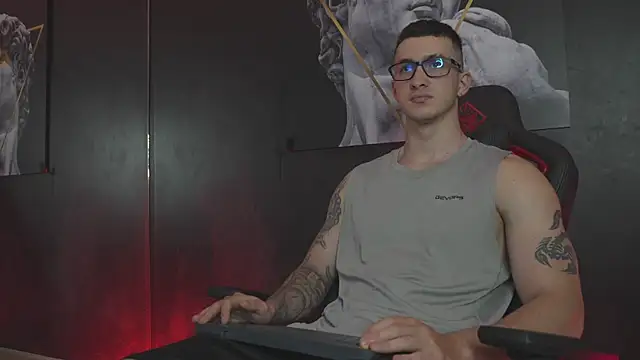 JacksonOlsenn online show from November 13, 8:24 pm