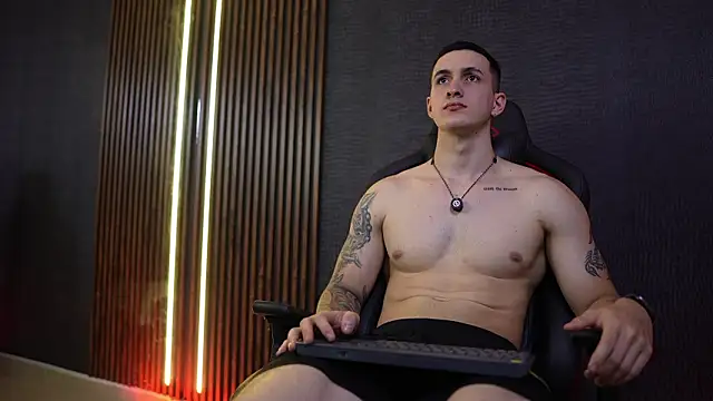 JacksonOlsenn online show from February 11, 9:14 pm