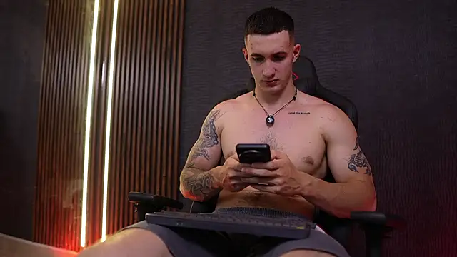 JacksonOlsenn online show from March 16, 9:06 pm