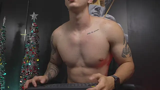 JacksonOlsenn online show from December 16, 8:46 pm