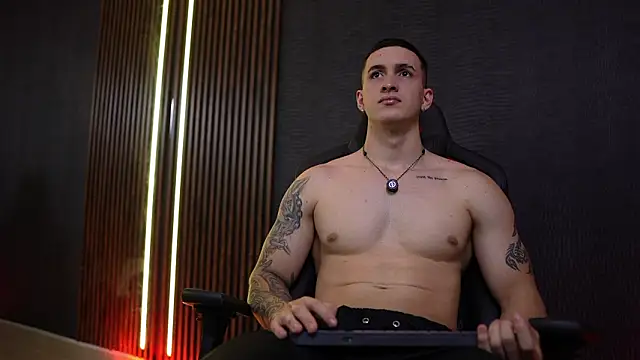 JacksonOlsenn online show from February 9, 8:40 pm