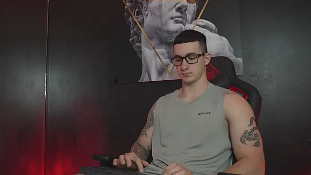 JacksonOlsenn online show from November 6, 8:46 pm