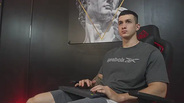 JacksonOlsenn online show from November 27, 8:31 pm