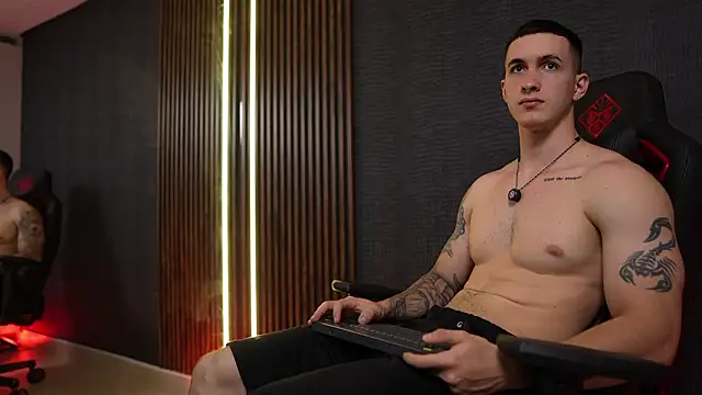 JacksonOlsenn online show from February 18, 8:49 pm