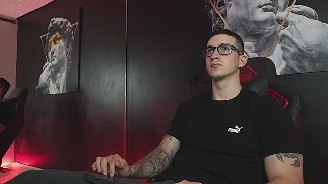 JacksonOlsenn online show from November 5, 11:30 pm