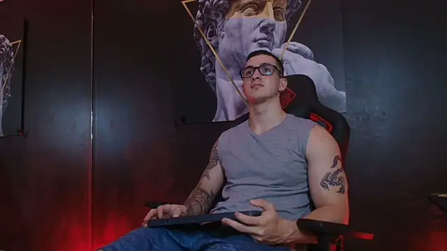 JacksonOlsenn online show from October 21, 8:41 pm