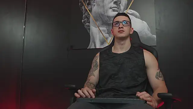 JacksonOlsenn online show from November 18, 8:34 pm